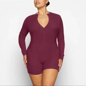 SKIMS Burgundy Soft Lounge Long Sleeve Henley Romper Size Medium